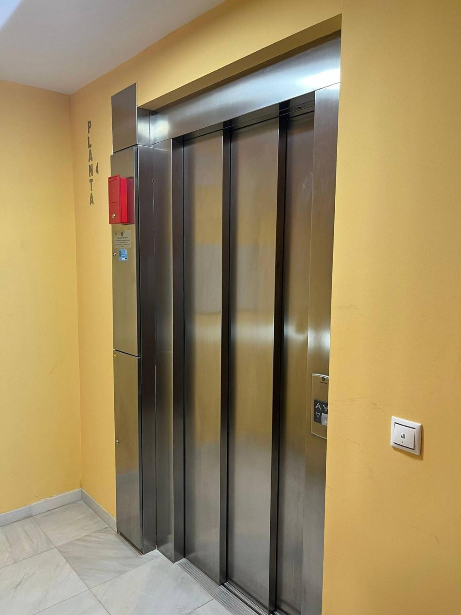 Colon Corazon De Con Ascensor Grupo Ac Gestion Apartment Cadiz